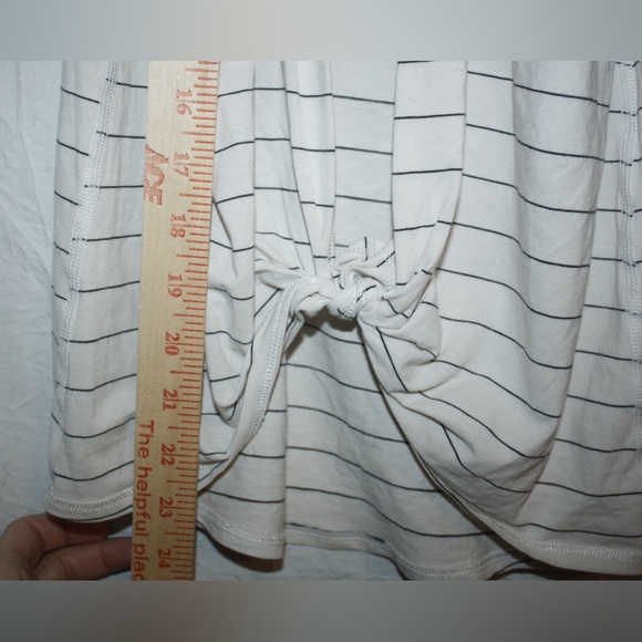 Lululemon Striped Sleeveless Tank Keyhole Back. 🌵4 - Picture 5 of 5